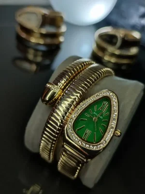 زنانه ماری دور نگین بو‌ لگاری